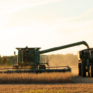 Jakie sprzęty i akcesoria sprawdzają się w pracy na roli? AGROSKŁAD Sp. z o.o.